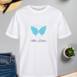 Bijela majica s plavim motivom anđeoskih krila, aureolom i natpisom **"Mir i Dobro"**, okružena sitnim zvjezdicama. Minimalistički i elegantan dizajn koji simbolizira mir, blagost i pozitivnu energiju.